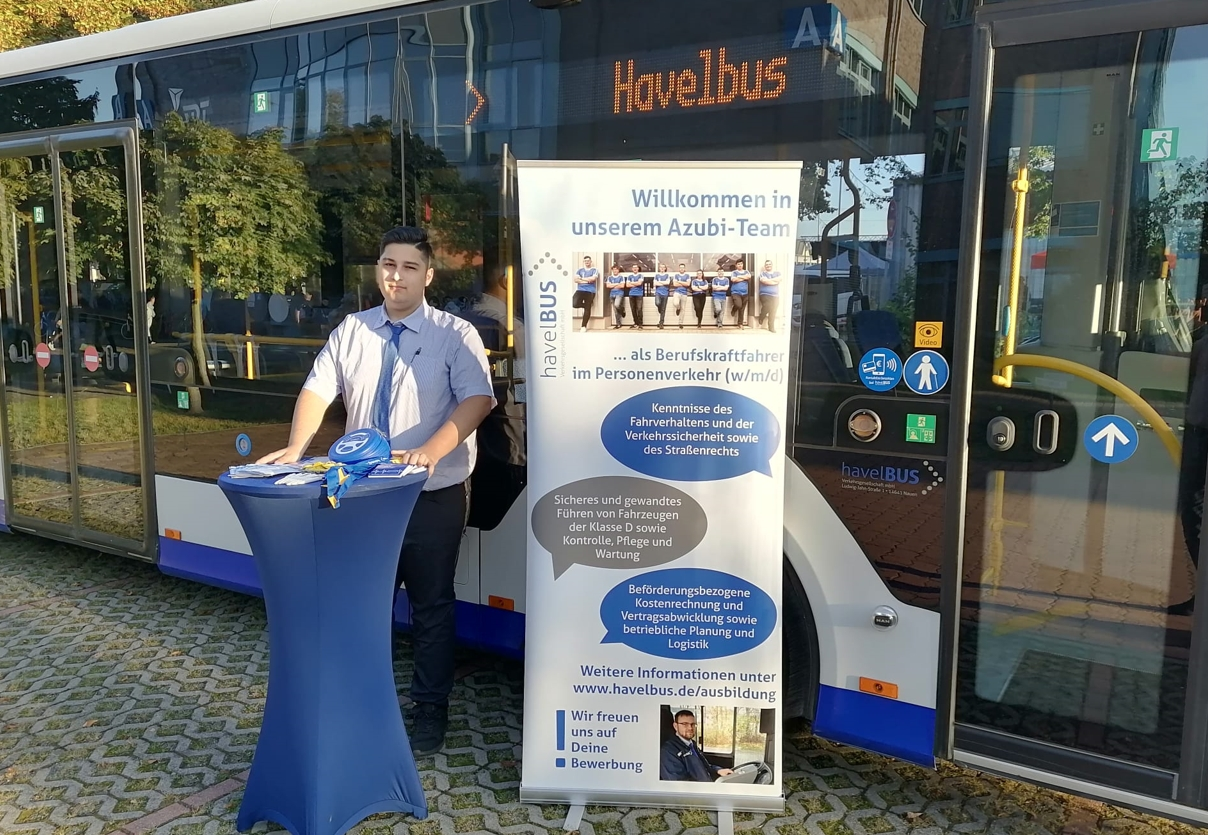 Mit Bus und Shuttlebus präsent – Berufemarkt Westbrandenburg